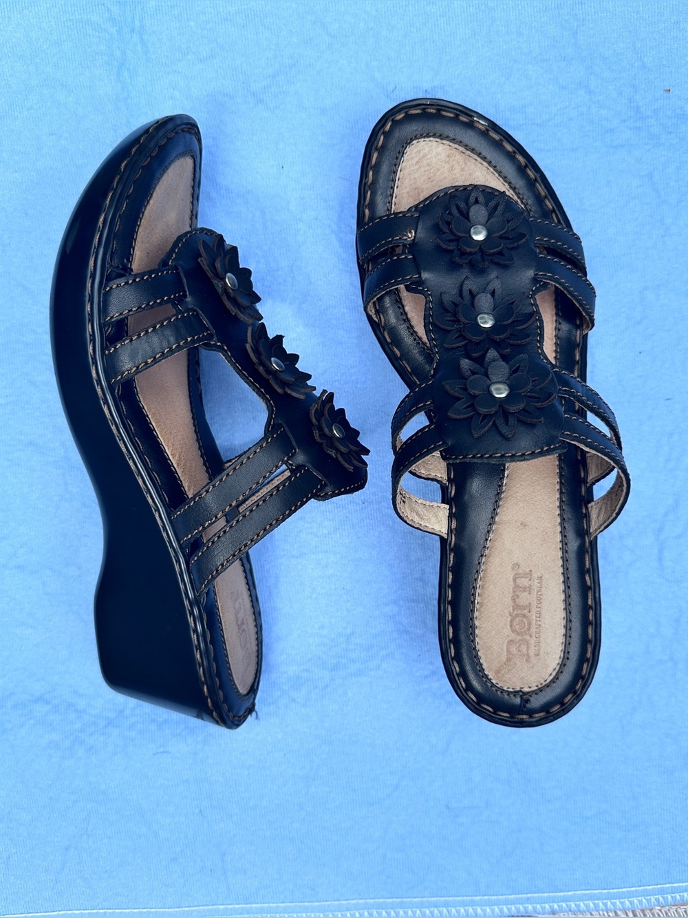 Born Black Leather Floral 2.5” Wedge Sandals, size 8.